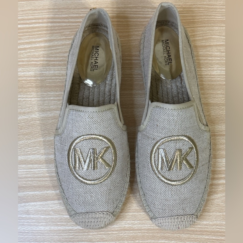 Michael Kors MK Logo Espadrilles Mismatched Pair 7M & 8M Beige Flats